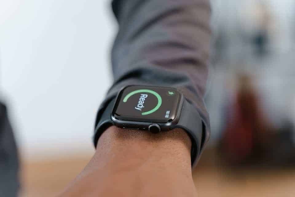 ¿Te cuesta dormir? Cómo la IA de tu smartwatch mejora tu recuperación muscular